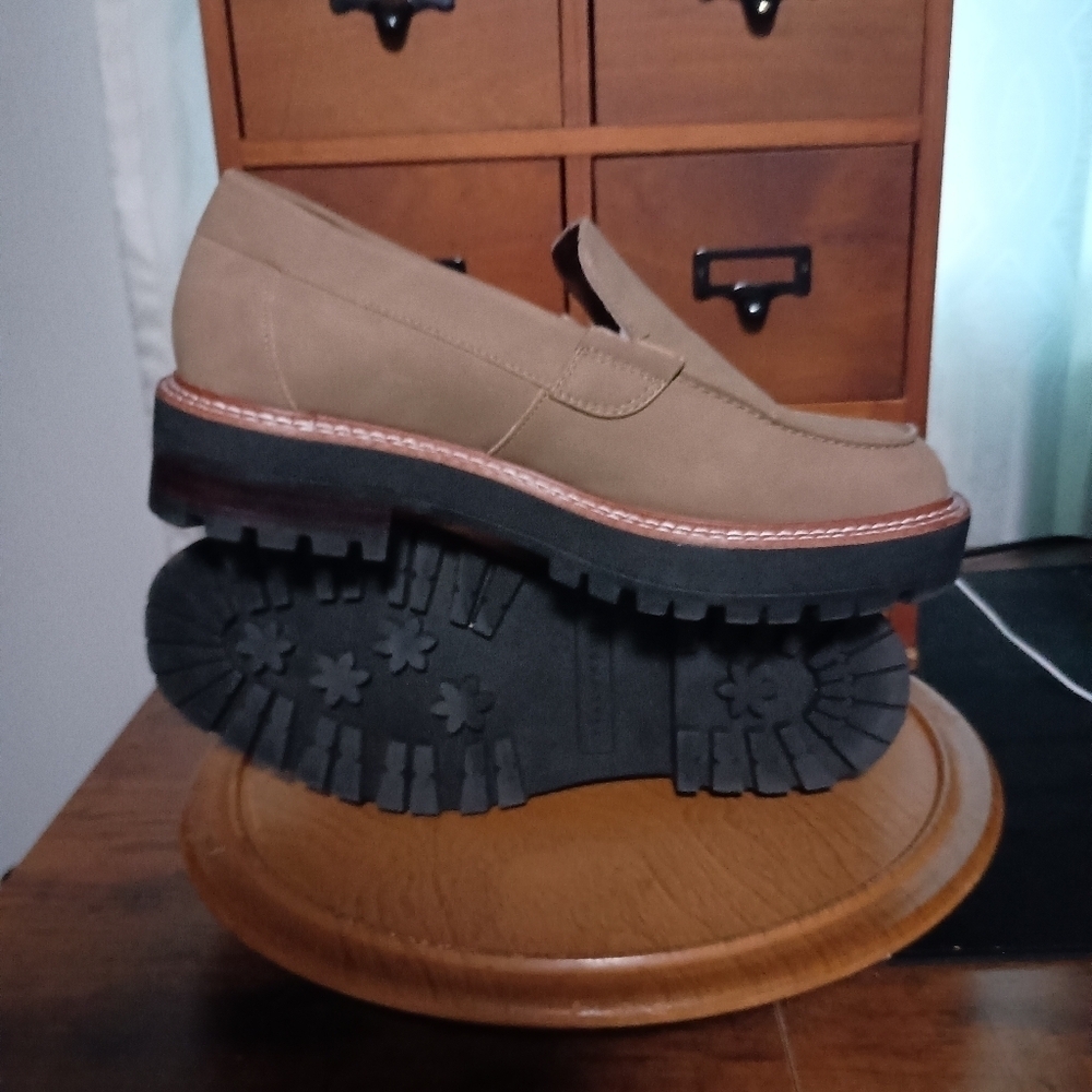 NWOT Yellow Box Men's Tan Loafers_7.5
